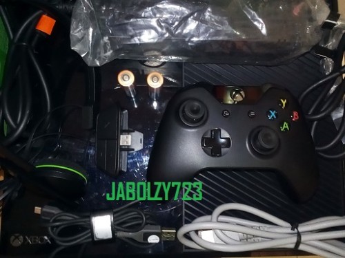 1 Wireless Controller & Headset, AC Adaptor 220V, USB Charger & HDMI Cable.jpg